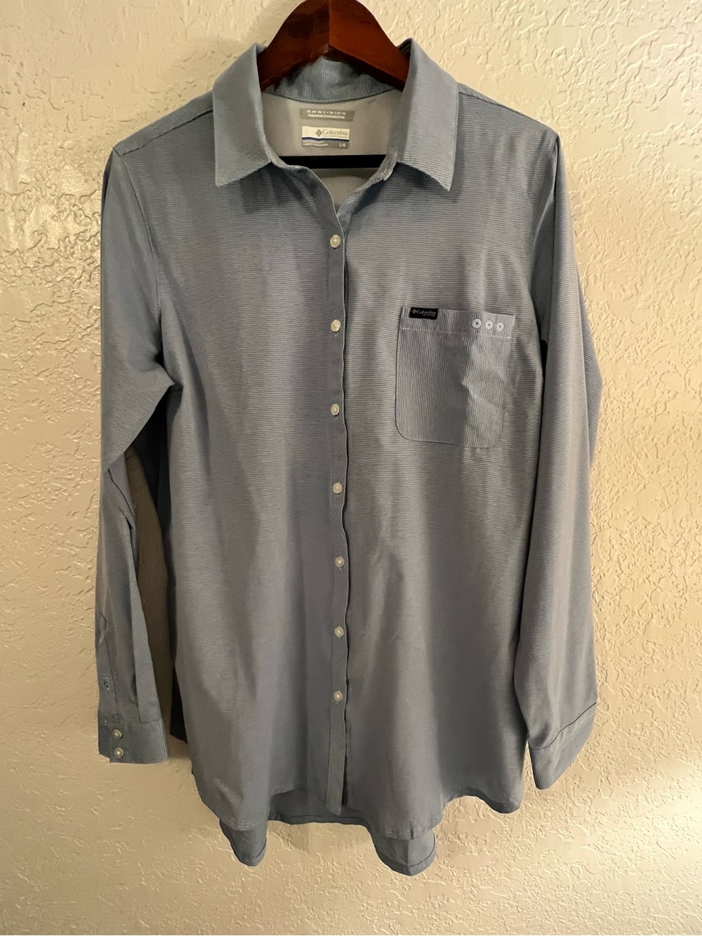 Columbia Women’s Light Blue Long-Sleeve Omni Wick Button-Down Shirt